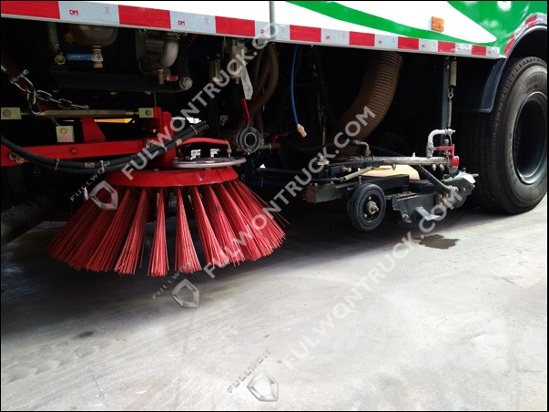 Fullwon Road Cleaning Truck Mounted Sweeper (dust Collection)